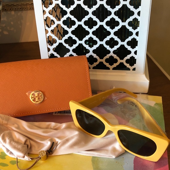 Authentic Tory Burch Sunglasses. New with tag, pouch & case. - Picture 1 of 16